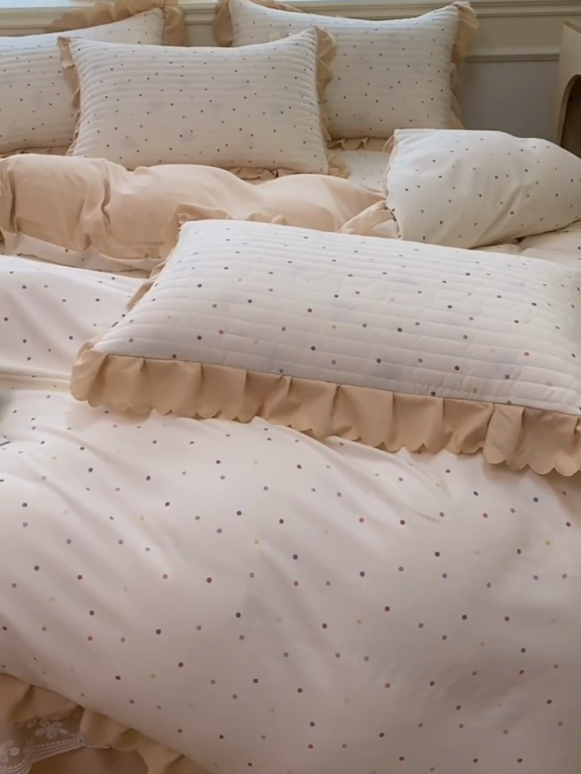 91家纺网 家纺一手货源 找家纺 珍爱家纺 2025新款A类针织棉双层纱夹棉床盖床裙花边单件三件四件套 奶油波点