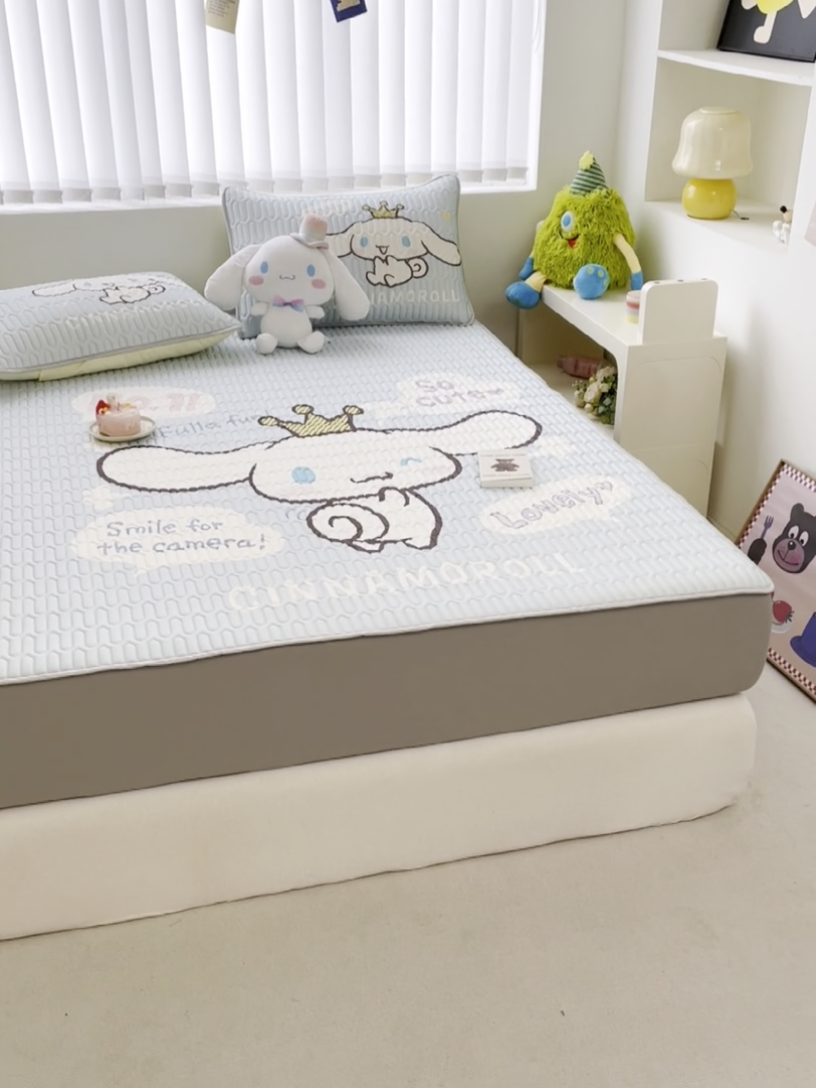 91家纺网 家纺一手货源 找家纺 米帛家纺2025新款大版三丽鸥乳胶凉席-绑带款 皇冠玉桂狗