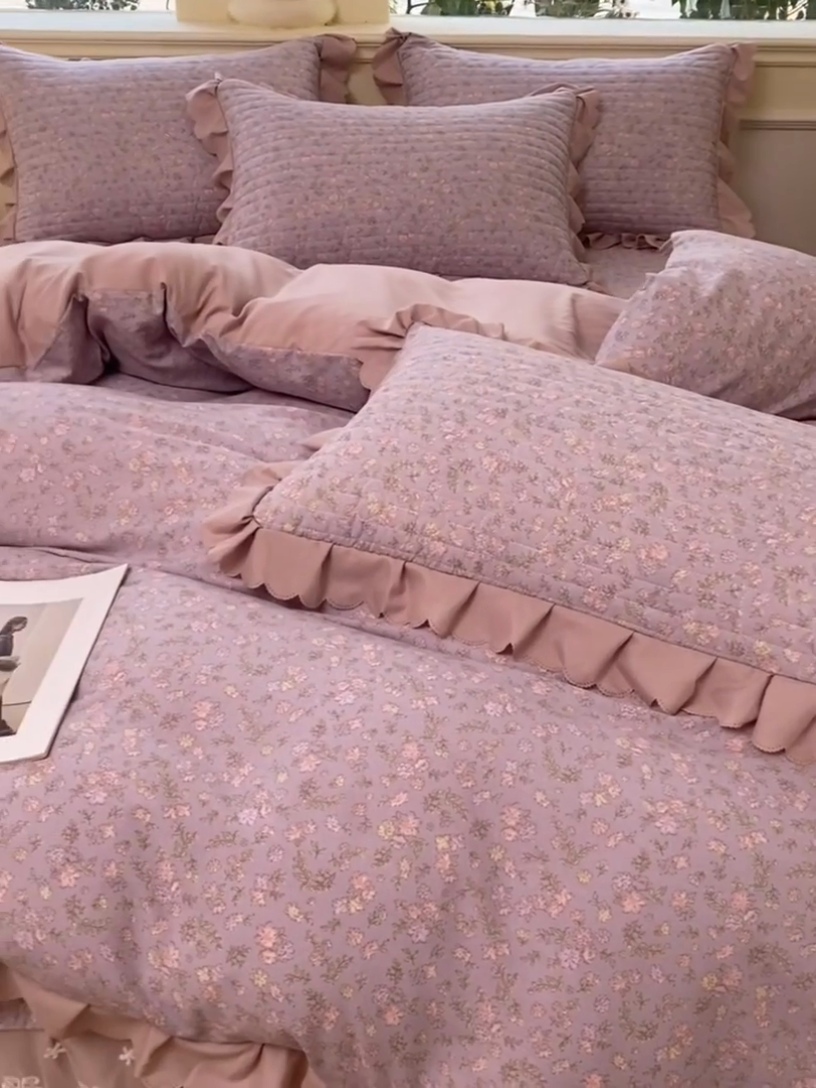 91家纺网 家纺一手货源 找家纺 珍爱家纺 2025新款A类针织棉双层纱夹棉床盖床裙花边单件三件四件套 紫苏