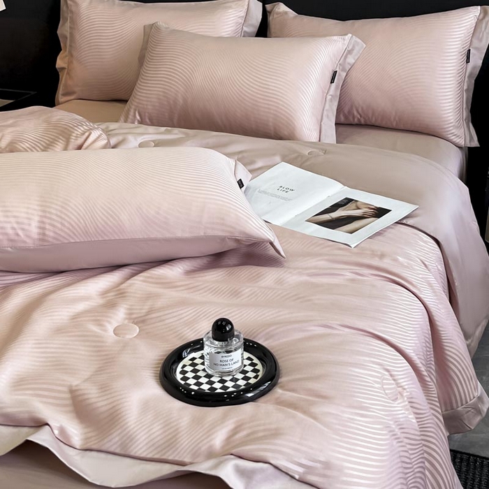 91家纺网 家纺一手货源 找家纺 子由家居 2025新款水洗真丝曲线银丝提花夏被四件套 银丝提花-豆沙