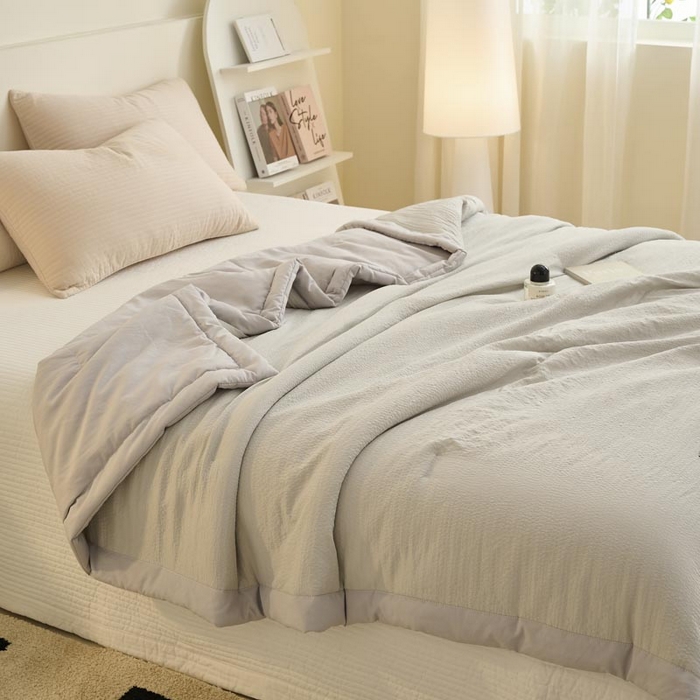 91家纺网 家纺一手货源 找家纺 子由家居 2025新款双层邹邹格大豆纤维夏被被子夏被 邹邹格-浅灰