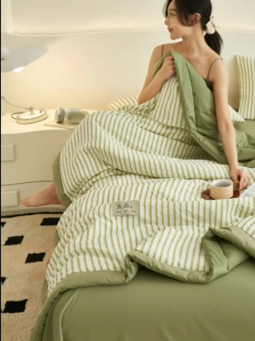91家纺网 家纺一手货源 找家纺 子由家居 2025新款色织条纹提花大豆夏被四件套 色织条纹-豆绿