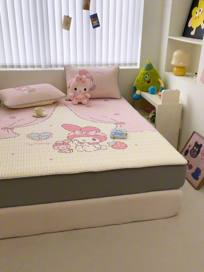 91家纺网 家纺一手货源 找家纺 米帛家纺2025新款大版三丽鸥乳胶凉席-绑带款 糖果美乐蒂