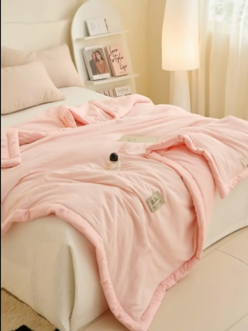 91家纺网 家纺一手货源 找家纺 子由家居 2025新款双层邹邹格大豆纤维夏被被子夏被 邹邹格-浅粉