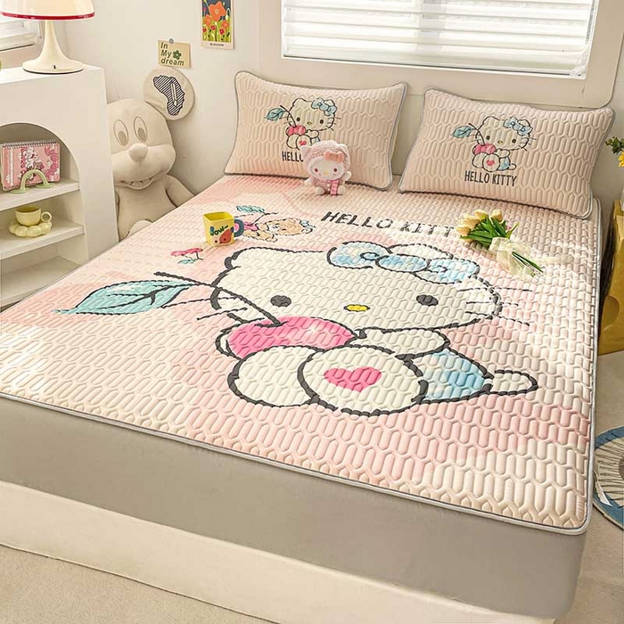 91家纺网 家纺一手货源 找家纺 米帛家纺2025新款大版三丽鸥乳胶凉席-绑带款 樱桃凯蒂猫