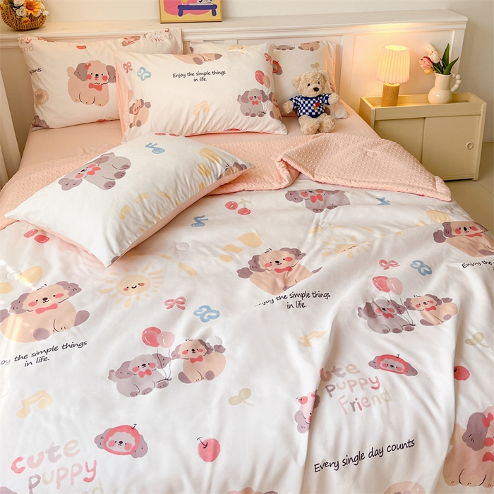 91家纺网 家纺一手货源 找家纺 盛秋家纺 2026新款A类水洗棉豆豆夏被系列 情侣猫+奶油粉