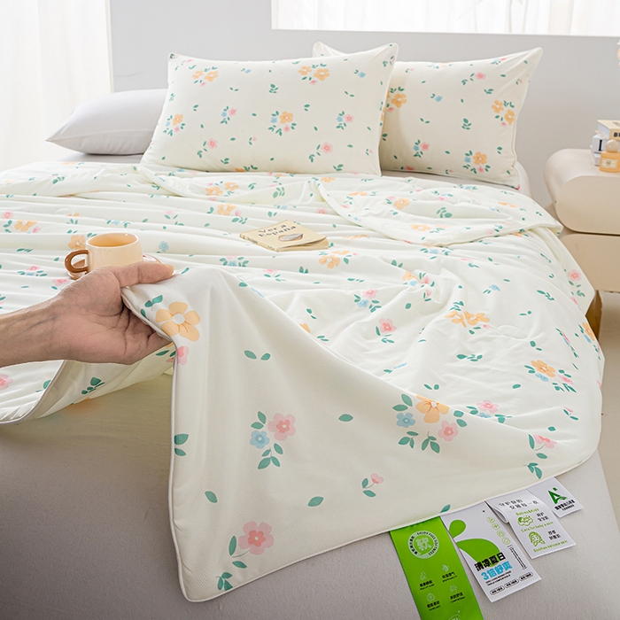 91家纺网 家纺一手货源 找家纺 欧雅搁家纺 2025新款3D数码印花有氨冷感冰激淋凉感丝夏被空调被大豆纤维被子夏凉被 楚楚花颜