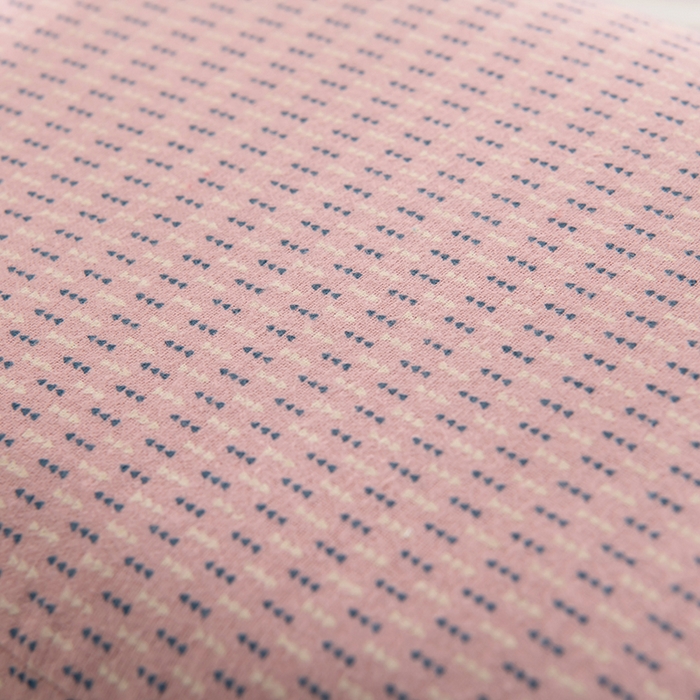 91家纺网 家纺一手货源 找家纺 芯洲 2025年新款荞麦枕年年有鱼水洗棉工艺枕抱枕萌趣枕芯荞麦枕 年年有鱼-海棠粉  24*55cm