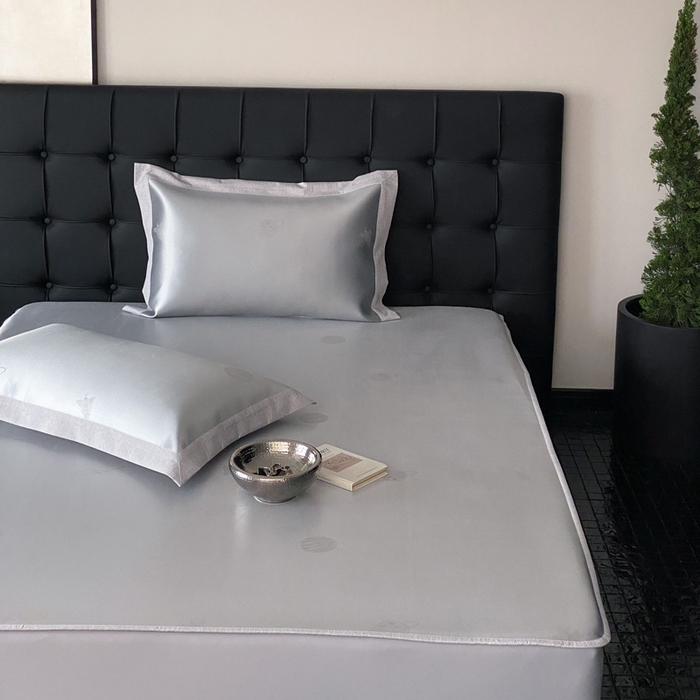 91家纺网 家纺一手货源 找家纺 由有家居 2025新款A类轻奢高精密7A抗菌色织可水洗冰丝床笠款凉席三件套 星球