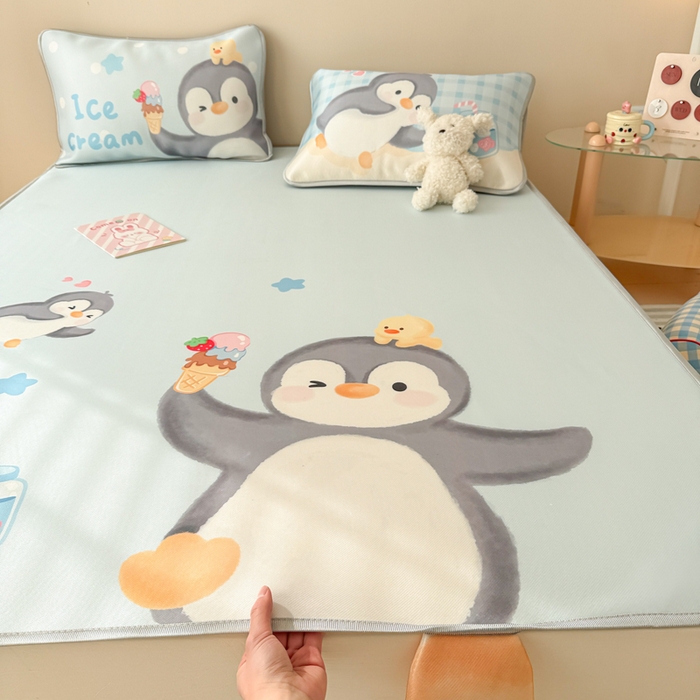 91家纺网 家纺一手货源 找家纺 慕尚家纺 2025新款凉感卡通工艺席 企鹅宝宝