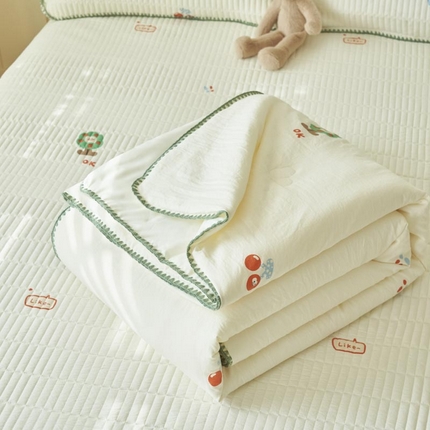 91家纺网 家纺一手货源 找家纺 子由家居 2025新款水洗邹邹纱小清新大豆纤维夏被被子被芯 夏被-樱桃