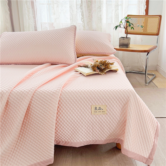 91家纺网 家纺一手货源 找家纺 喜居 2025新款无印风豆豆席宽边平席冰豆豆凉豆豆凉席 浅妃粉