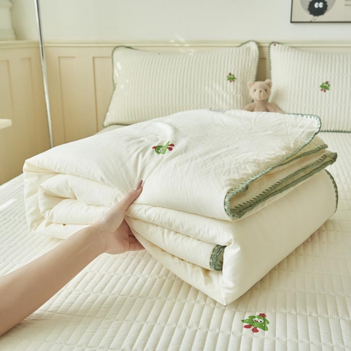 91家纺网 家纺一手货源 找家纺 子由家居 2025新款水洗邹邹纱小清新大豆纤维夏被被子被芯 夏被-圣诞树