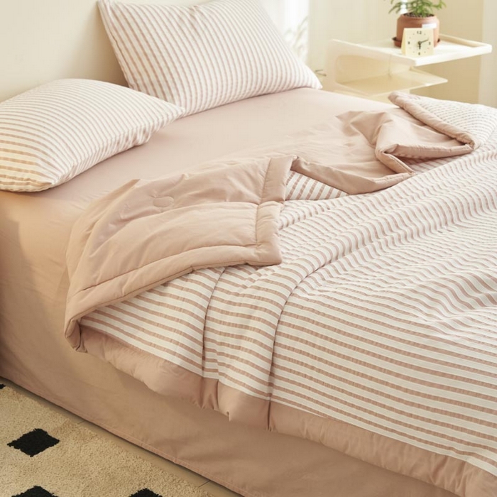 91家纺网 家纺一手货源 找家纺 子由家居 2025新款色织条纹提花大豆夏被四件套 色织条纹-豆沙