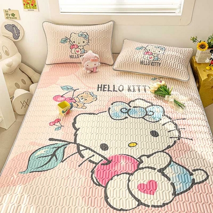 91家纺网 家纺一手货源 找家纺 米帛家纺2025新款大版三丽鸥乳胶凉席-绑带款 樱桃凯蒂猫