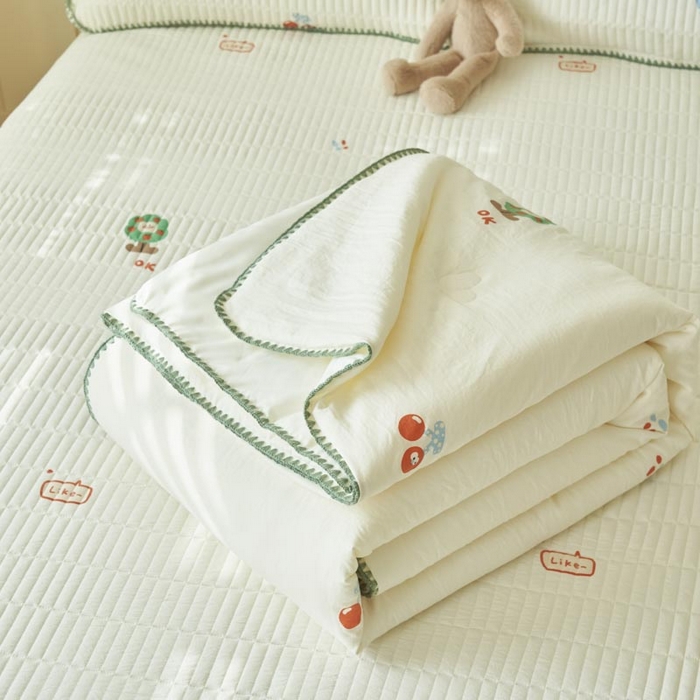91家纺网 家纺一手货源 找家纺 子由家居 2025新款水洗邹邹纱小清新大豆纤维夏被被子被芯 夏被-樱桃