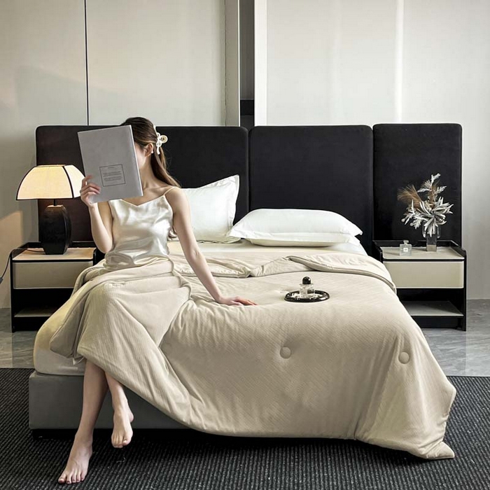 91家纺网 家纺一手货源 找家纺 子由家居 2025新款凉感丝浮雕提花大豆夏被被子被芯 经典格-香槟