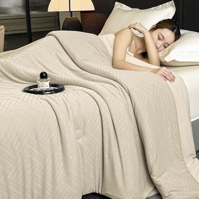 91家纺网 家纺一手货源 找家纺 子由家居 2025新款凉感丝浮雕提花大豆夏被被子被芯 经典格-香槟