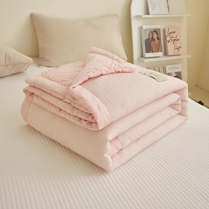 91家纺网 家纺一手货源 找家纺 子由家居 2025新款双层邹邹格大豆纤维夏被被子夏被 邹邹格-浅粉