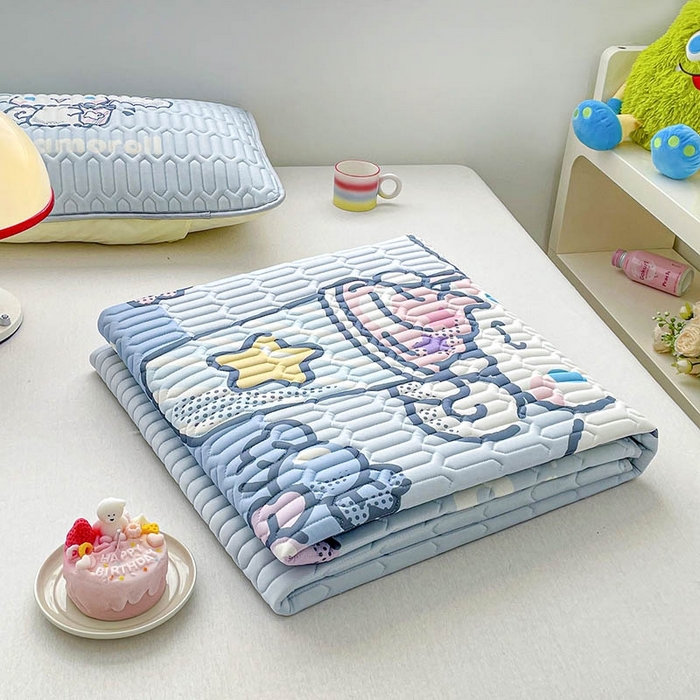 91家纺网 家纺一手货源 找家纺 米帛家纺2025新款大版三丽鸥乳胶凉席-绑带款 糖果玉桂狗