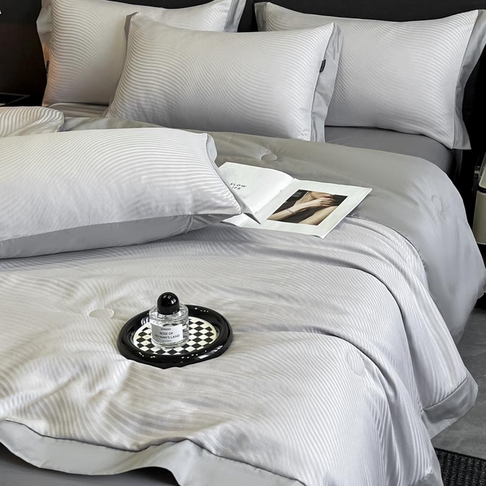 91家纺网 家纺一手货源 找家纺 子由家居 2025新款水洗真丝曲线银丝提花夏被四件套 银丝提花-浅灰