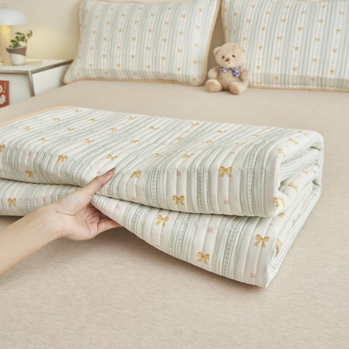 91家纺网 家纺一手货源 找家纺 子由家居 2025新款纯棉印花夹棉床盖 棉花被-千结缘