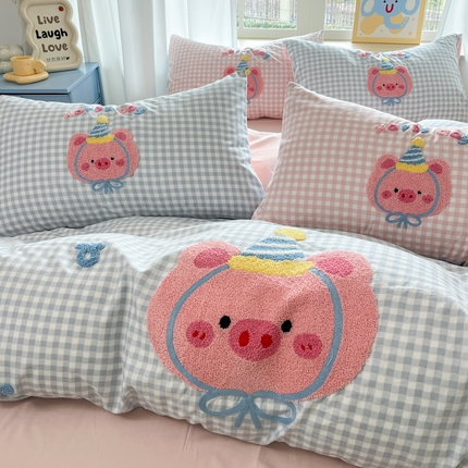 91家纺网 家纺一手货源 找家纺 乐坊2025新款云朵棉毛巾绣四件套 猪猪-蓝格