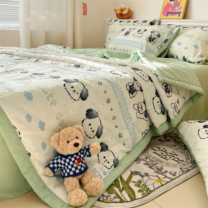 91家纺网 家纺一手货源 找家纺 盛秋家纺 2026新款A类水洗棉豆豆夏被系列 欢乐狗+灰绿