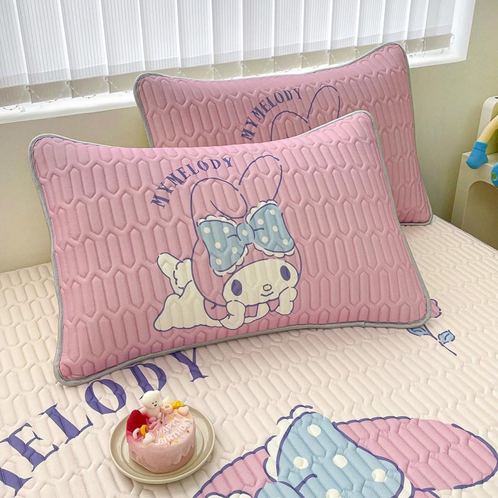 91家纺网 家纺一手货源 找家纺 米帛家纺2025新款大版三丽鸥乳胶凉席-绑带款 木马美乐蒂