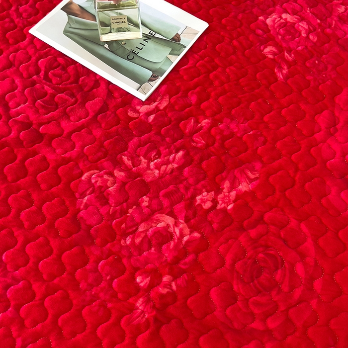 91家纺网 家纺一手货源 找家纺 2025新款水晶绒床单盖毯单人三件套花边毯子冬季加厚保暖双人加棉防滑绒毯 大红牡丹