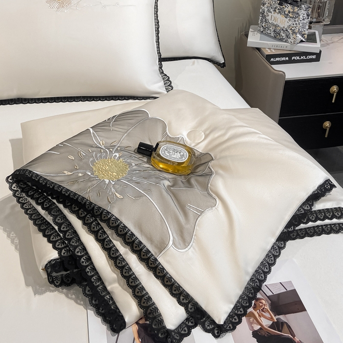 91家纺网 家纺一手货源 找家纺 （总）子由家居 2025新款水洗真丝贴布绣花花边夏被四件套-太阳花