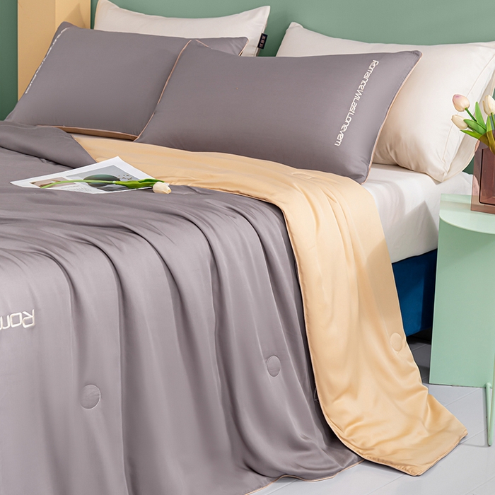 91家纺网 家纺一手货源 找家纺 子由家居 2025新款水洗真丝轻奢绣花系列夏被四件套 轻奢绣花-英伦灰