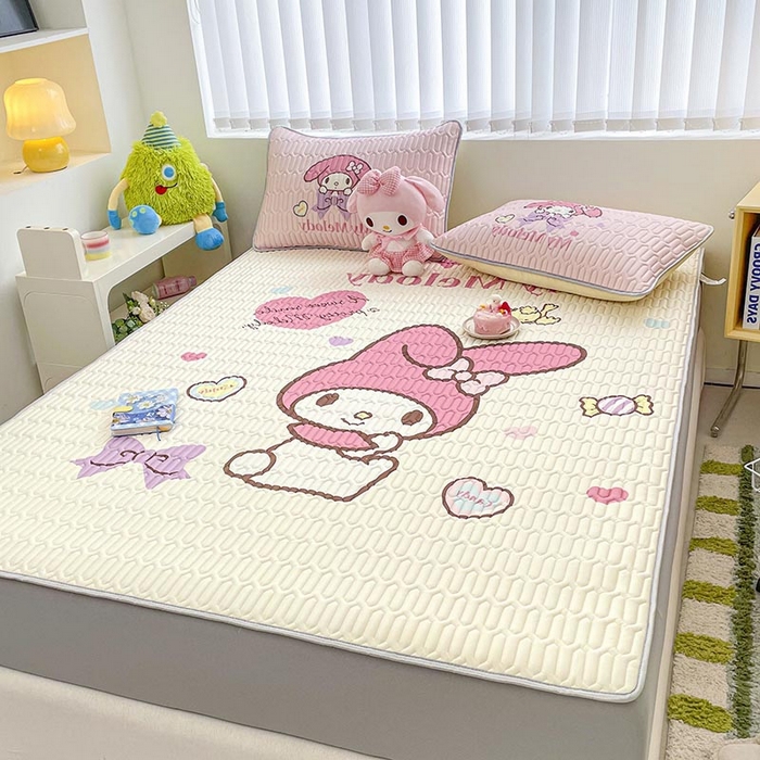 91家纺网 家纺一手货源 找家纺 米帛2025新款大版三丽鸥乳胶凉席-床笠款 糖果美乐蒂