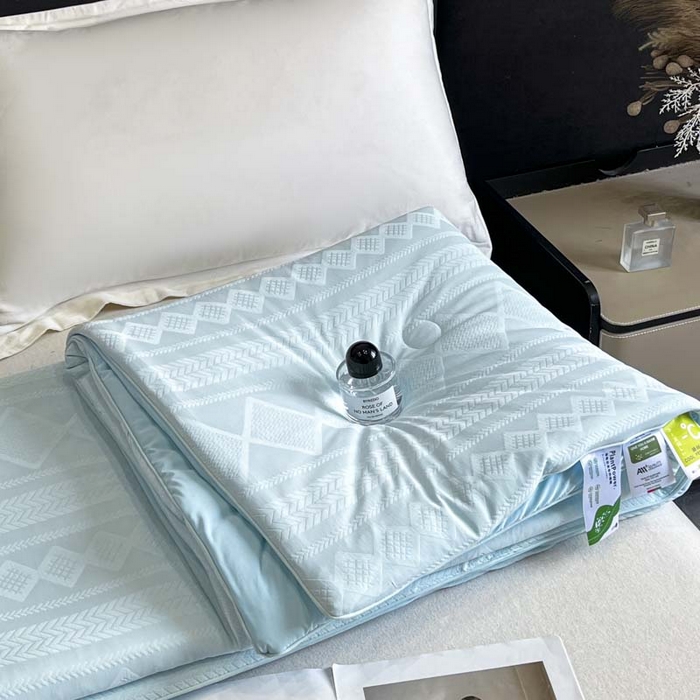 91家纺网 家纺一手货源 找家纺 子由家居 2025新款凉感丝浮雕提花大豆夏被被子被芯 菱形纹-天蓝