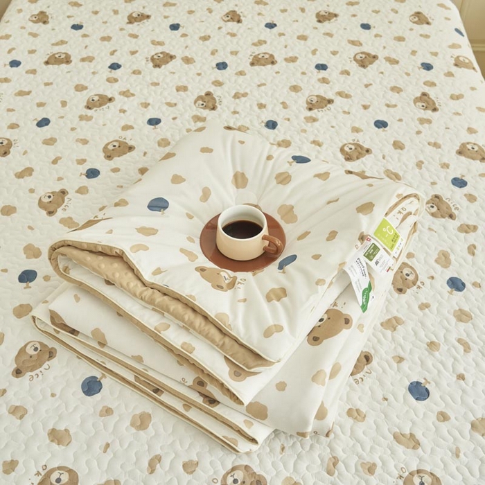 91家纺网 家纺一手货源 找家纺 子由家居 2025新款凉感丝豆豆夏被四件套 凉感豆豆被-可爱熊