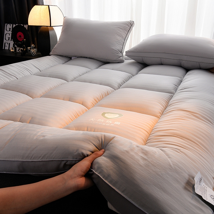 91家纺网 家纺一手货源 找家纺 招财狼 2025新款亲肤磨毛床垫 淡雅灰