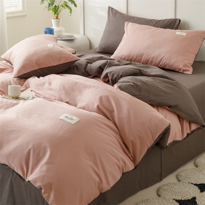 91家纺网 家纺一手货源 找家纺 798家纺 2026新款全棉13070纯色双拼系列四件套场景一 豆沙+深灰