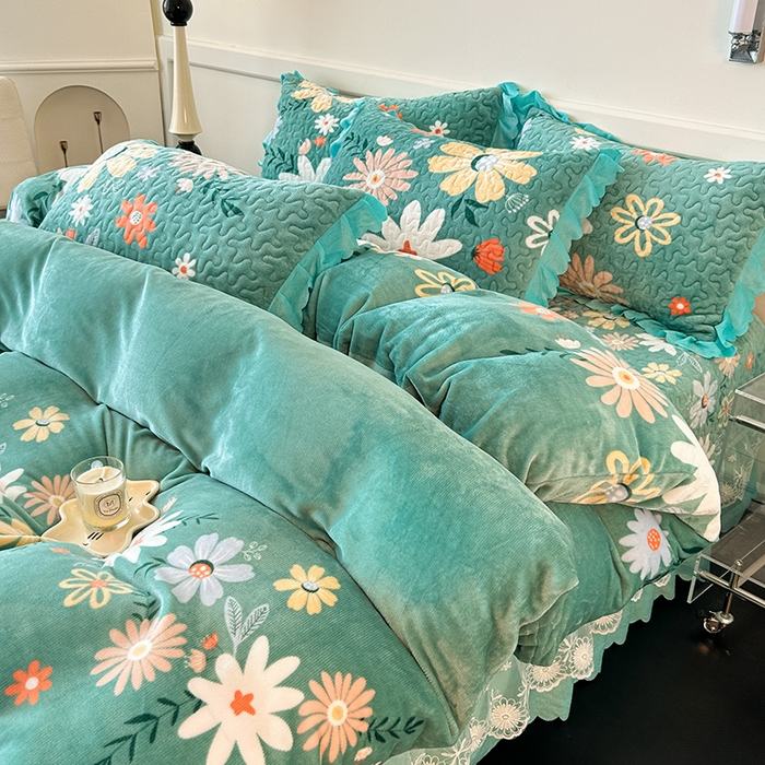 91家纺网 家纺一手货源 找家纺 珍爱家纺 2025新款冬季加厚夹棉保暖牛奶绒蕾丝花边床盖床裙单件三件套双人四件套 花颜绽放