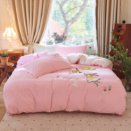 91家纺网 家纺一手货源 找家纺 鑫喜莱 2025新款水洗棉毛巾绣四件套场景一【全系图有买家秀文件】 可爱女孩