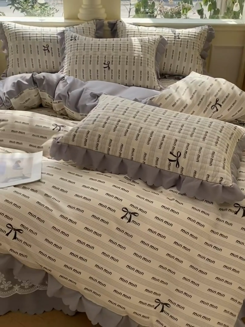 91家纺网 家纺一手货源 找家纺 珍爱家纺 2025新款A类针织棉双层纱夹棉床盖床裙花边单件三件四件套 min-灰