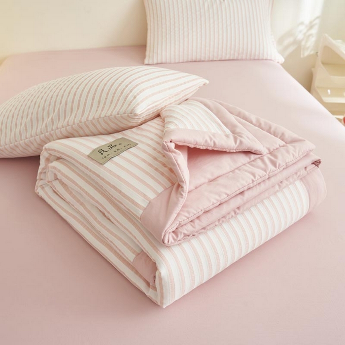 91家纺网 家纺一手货源 找家纺 子由家居 2025新款色织条纹提花大豆夏被四件套 色织条纹-浅粉