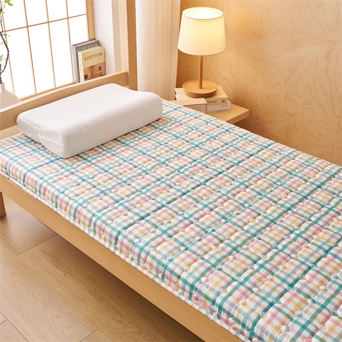 91家纺网 家纺一手货源 找家纺 艺博床垫 2025新款水洗棉棉花学生床垫 冰淇淋格