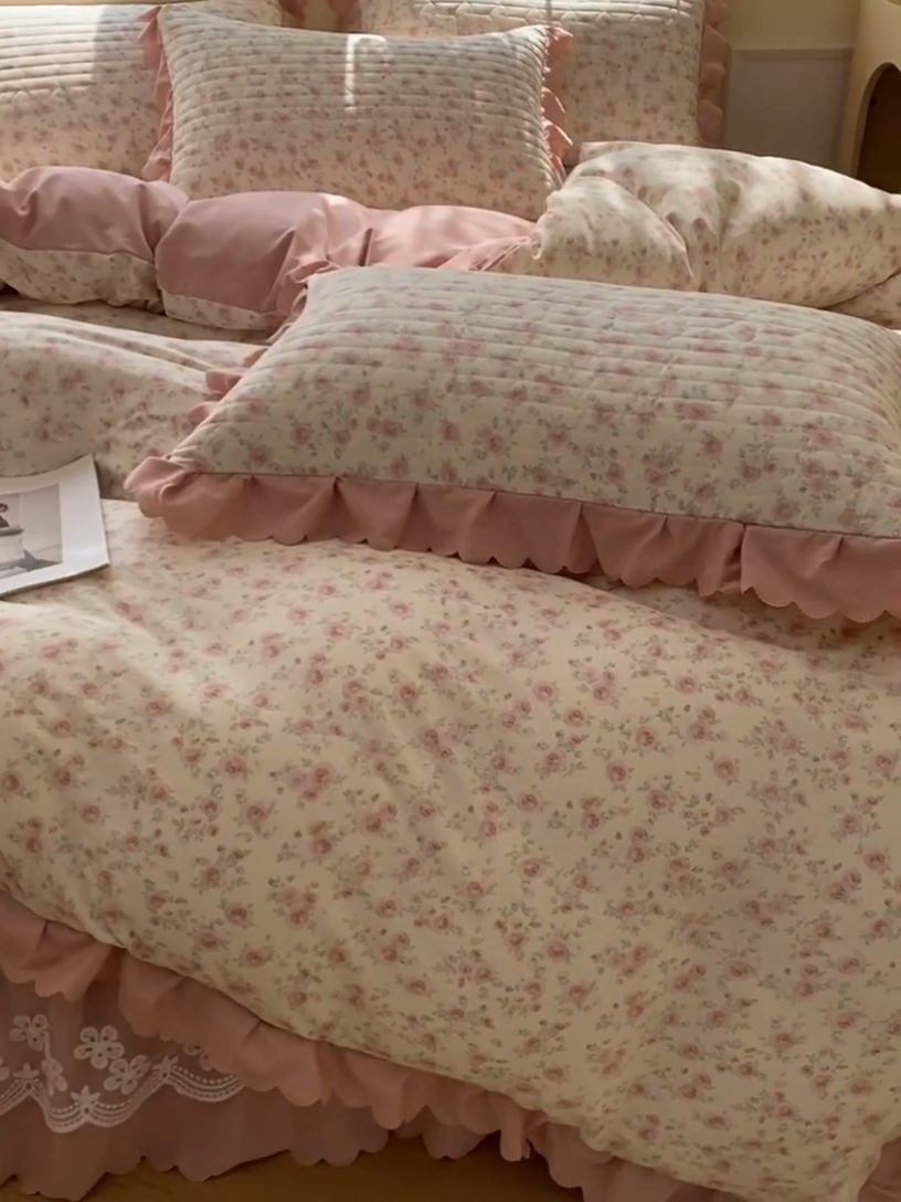 91家纺网 家纺一手货源 找家纺 珍爱家纺 2025新款A类针织棉双层纱夹棉床盖床裙花边单件三件四件套 春色满园