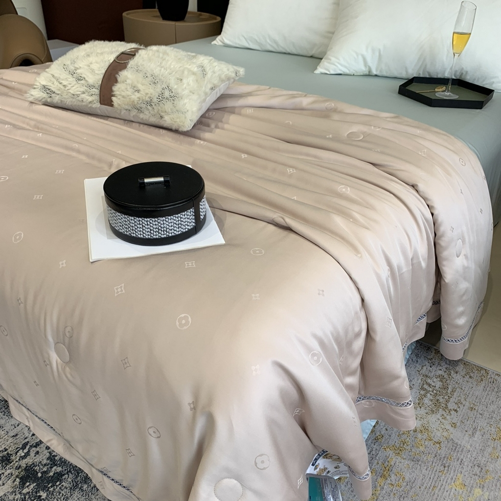 91家纺网 家纺一手货源 找家纺 奈萝家纺 2025新款60S天丝提花夏凉被空调被子被芯 肉桂色