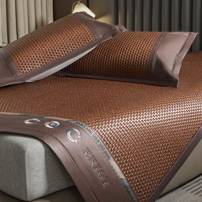 91家纺网 家纺一手货源 找家纺 （总）鑫琪莱家纺 2025新款PE雪藤刺绣工艺款凉席