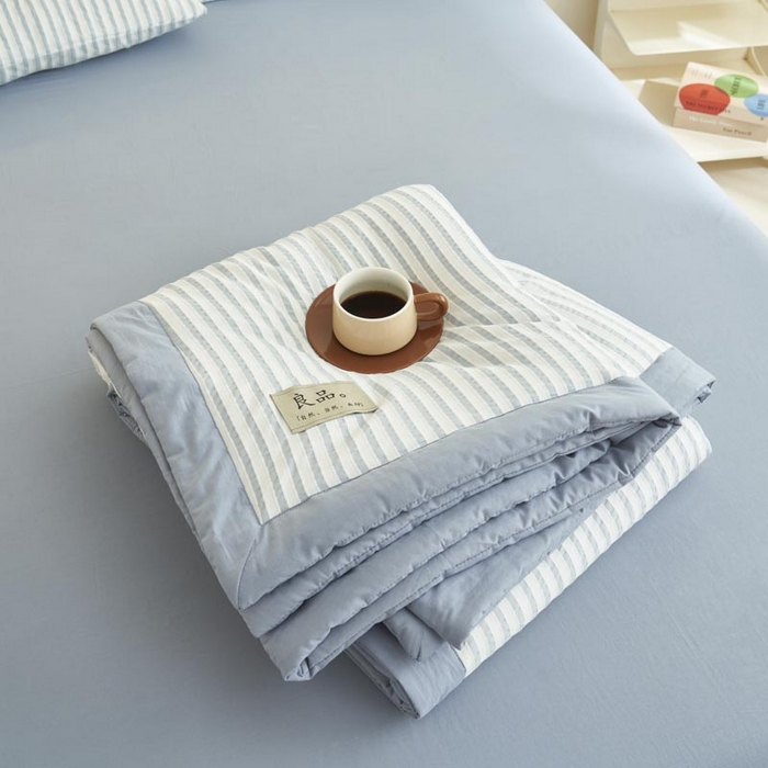 91家纺网 家纺一手货源 找家纺 子由家居 2025新款色织条纹提花大豆夏被四件套 色织条纹-浅蓝