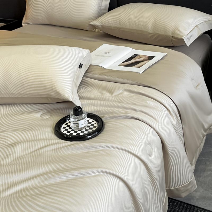 91家纺网 家纺一手货源 找家纺 子由家居 2025新款水洗真丝曲线银丝提花夏被四件套 银丝提花-香槟色