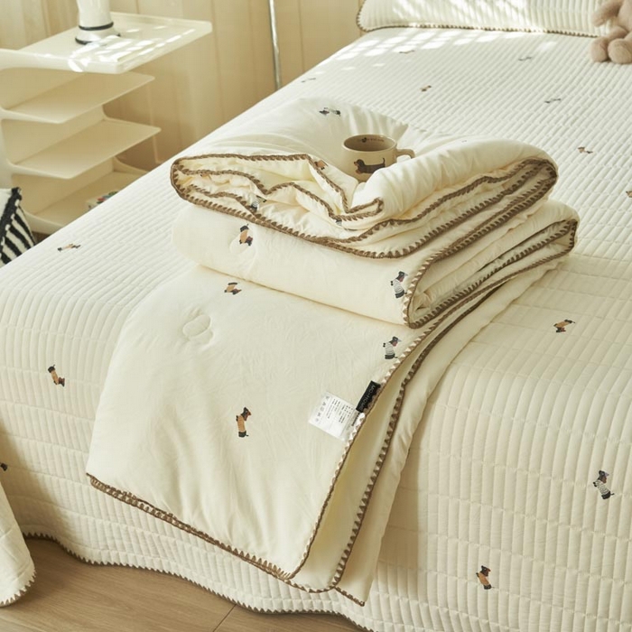 91家纺网 家纺一手货源 找家纺 子由家居 2025新款水洗邹邹纱小清新大豆纤维夏被被子被芯 夏被-腊肠狗
