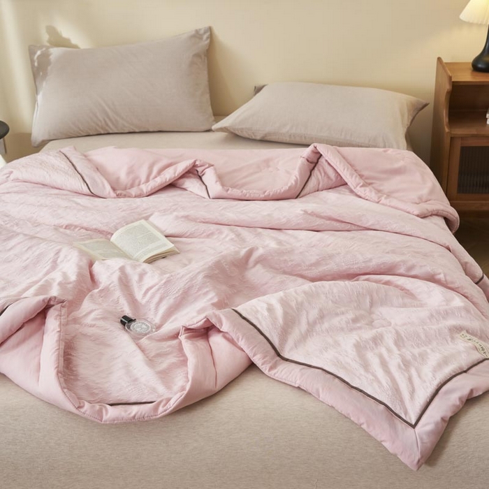 91家纺网 家纺一手货源 找家纺 子由家居 2025新款水洗浮雕大豆被被子被芯 法式浮雕-浅粉