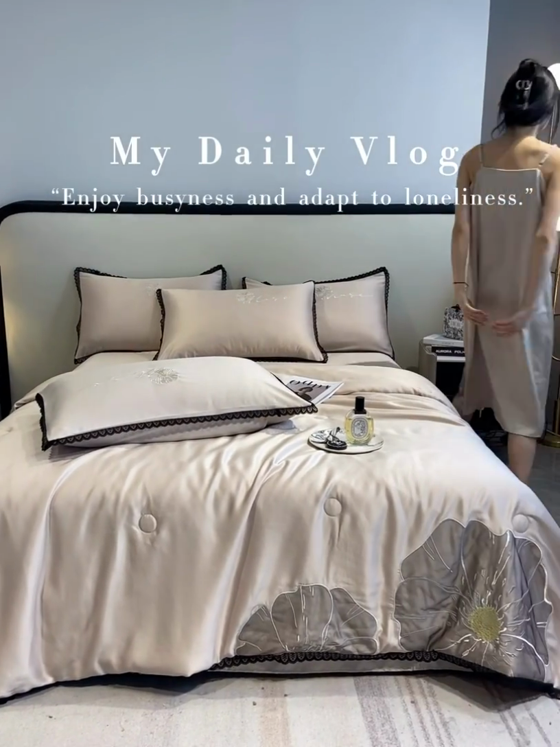 91家纺网 家纺一手货源 找家纺 子由家居 2025新款水洗真丝贴布绣花花边夏被四件套-太阳花 太阳花-杏咖